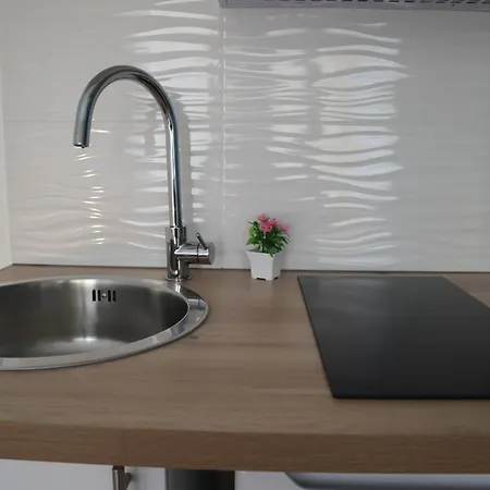 Lp - Planet 아파트 안시