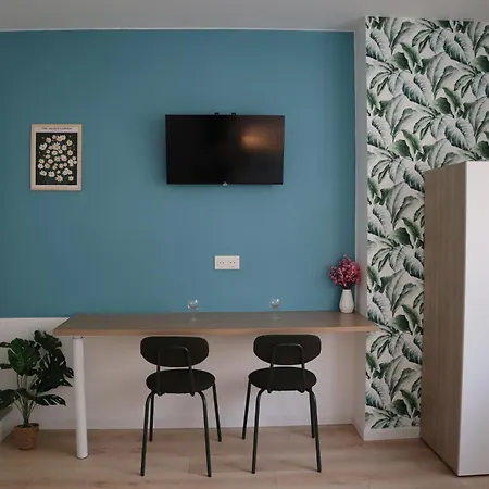 Lp - Planet 아파트 안시